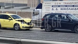 Τροχαίο στον Κηφισό: Ταξί συγκρούστηκε με προπορευόμενο ΙΧ (φωτογραφίες)