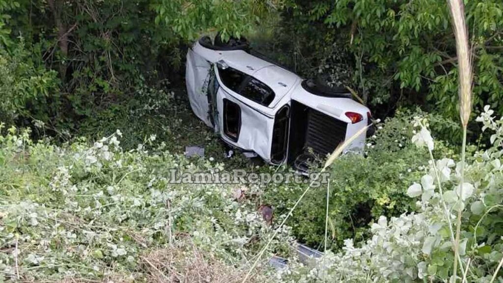 Σοκαριστικό τροχαίο στη Φθιώτιδα: Αγροτικό έφερε τούμπες  και κατέληξε σε χωράφια (βίντεο+φωτογραφίες)