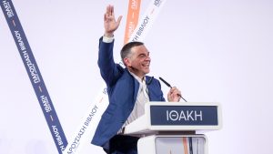 Αλέξης Τσίπρας: Με ποιους βουλευτές του ΣΥΡΙΖΑ «φλερτάρει» και τα «άκυρα»
