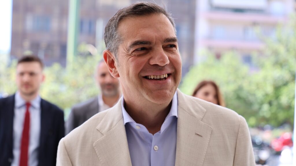 Στον Άρειο Πάγο ο Αλέξης Τσίπρας – Καταθέτει την ιδρυτική πράξη της “ΕΛΑΣ”, δείτε βίντεο