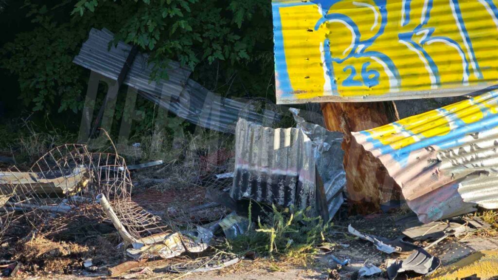 Βριλήσσια: Αυτοκίνητο έπεσε πάνω σε δέντρο και κολώνα – 2 τραυματίες