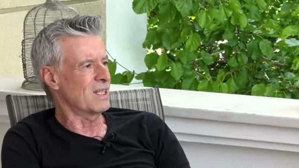 Νίκος Ζιάγκος: Στο κόμμα της Καρυστιανού ο ηθοποιός – “Με βρήκε ο Σταύρος Σιουρδάκης που μας κάνει μαθήματα ρωσικών”