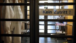 Ελβετία: Διευθυντής καρδιολογικής κλινικής συνδέεται με τους θανάτους 70 ασθενών – Έβαζε ελαττωματικό εμφύτευμα 