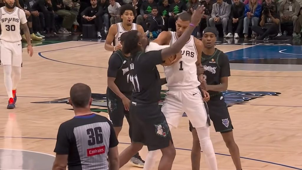 NBA: Η αποβολή του Ουεμπανιάμα έφερε την σειρά με τους Τίμπεργουλβς στο 2-2