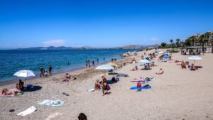 Καλοκαιρινός ο καιρός και σήμερα, έως 34 βαθμούς η θερμοκρασία – Πού θα βρέξει