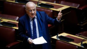 Νάσος Αθανασίου: Από την εκπομπή “Τρεις στον Αέρα” στη Βουλή –  Η πορεία του πρωτοπόρου της δημοσιογραφίας