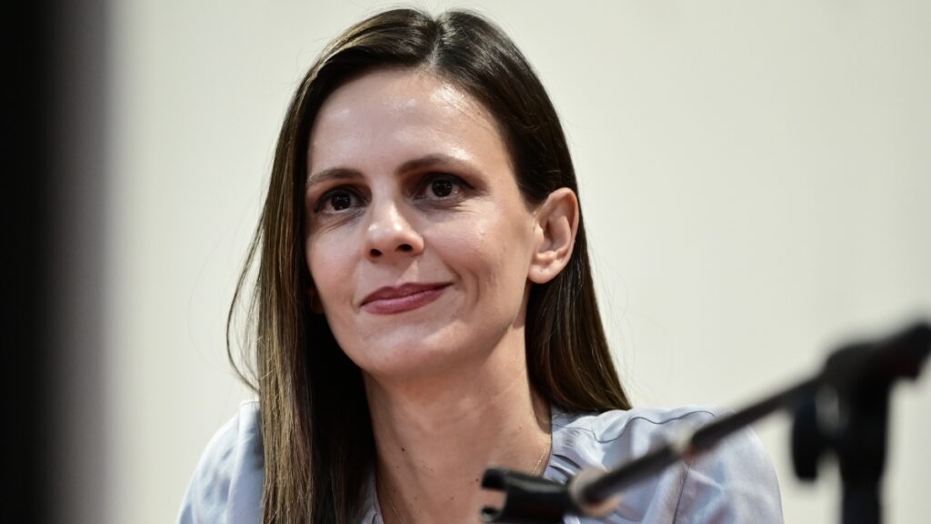Αχτσιόγλου: “Ο δρόμος στη Νέα Αριστερά ήταν αδιέξοδος – Με τον Τσίπρα έχουμε να μιλήσουμε από το 2023”