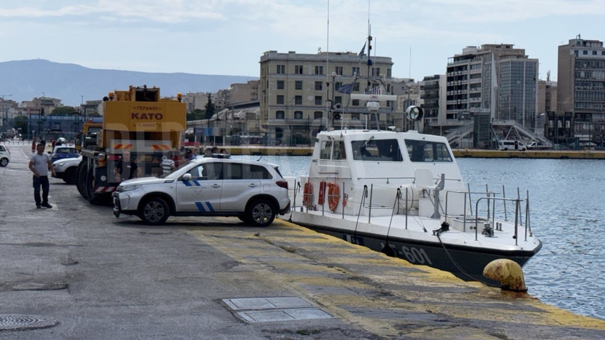 Πειραιάς: Ψάχνουν το ταξί που έπεσε στο λιμάνι, αγωνία για τον οδηγό – “Ήθελε να βάλει τέλος στη ζωή του”