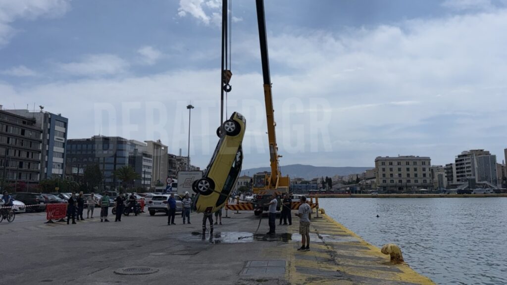 Τραγωδία στο λιμάνι του Πειραιά: Νεκρός ο οδηγός που έπεσε με το ταξί στη θάλασσα – “Προσπαθούσε  να αυτοκτονήσει”
