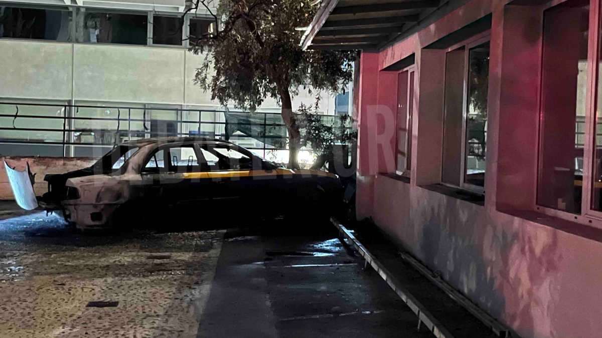 Κουκουλοφόροι πυρπόλησαν 3 οχήματα της Περιφέρειας Αττικής στη λεωφόρο Κηφισίας (βίντεο)