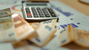 Ληξιπρόθεσμες οφειλές στο Δημόσιο: Σε καθεστώς “ανεπίδεκτων” είσπραξης επιπλέον 6 δισ. ευρώ – Τι αλλάζει