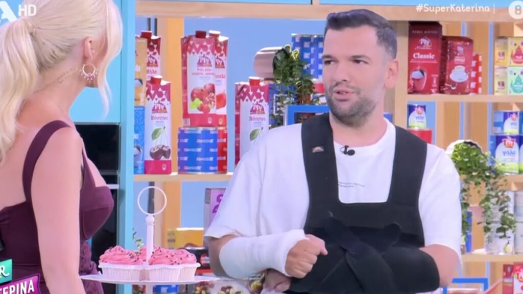 Πέτρος Συρίγος: Επέστρεψε με γύψους στα χέρια στη “Super Κατερίνα” – “Θα μαγειρέψω όπως μπορώ”