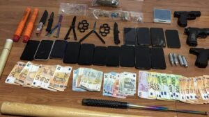 Οι διάλογοι των ανήλικων που “έσπρωχναν” ναρκωτικά σε μαθητές – “Γυαλίζουν τα κρυσταλλάκια, δεν καταλαβαίνεις για τι σου μιλάω”