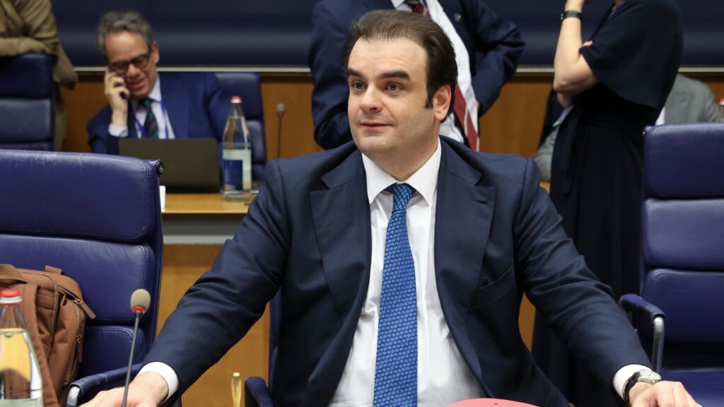Πιερρακάκης για Γιούνκερ: “Πίστεψε στην Ελλάδα σε μια στιγμή που δεν το έκανε κανείς – Η ιστορία τον δικαίωσε”