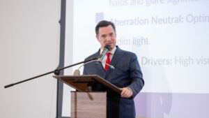 Άδωνις Γεωργιάδης: Αποκάλυψε ότι έχει κάνει εμφύτευση φακών για να απαλλαγεί από τα γυαλιά πρεσβυωπίας