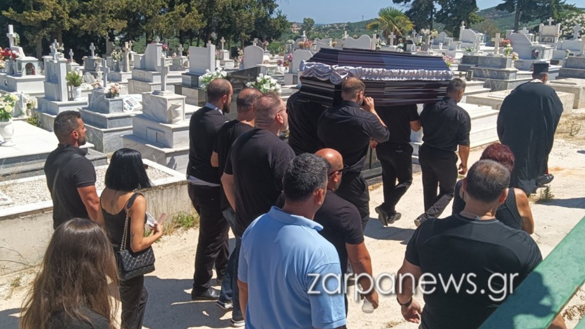 Χανιά: Οδύνη στην κηδεία της Σταυρούλας Λεβεντάκη που δολοφονήθηκε από τον ενοικιαστή της (Εικόνες)