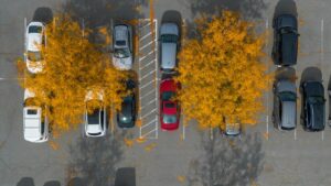 Έως και 14% λιγότερο πάρκινγκ στους δρόμους της Ευρώπης έως το 2040 – Δείτε τον λόγο