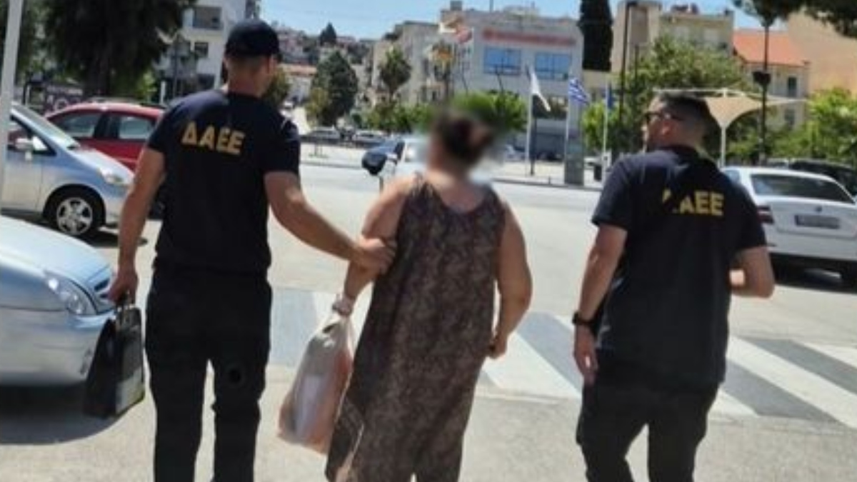 Γεωργιάδης: “Υποψήφια της Πλεύσης Ελευθερίας η 57χρονη που έβαλε φωτιά σε ξερά χόρτα στην Κορινθία”