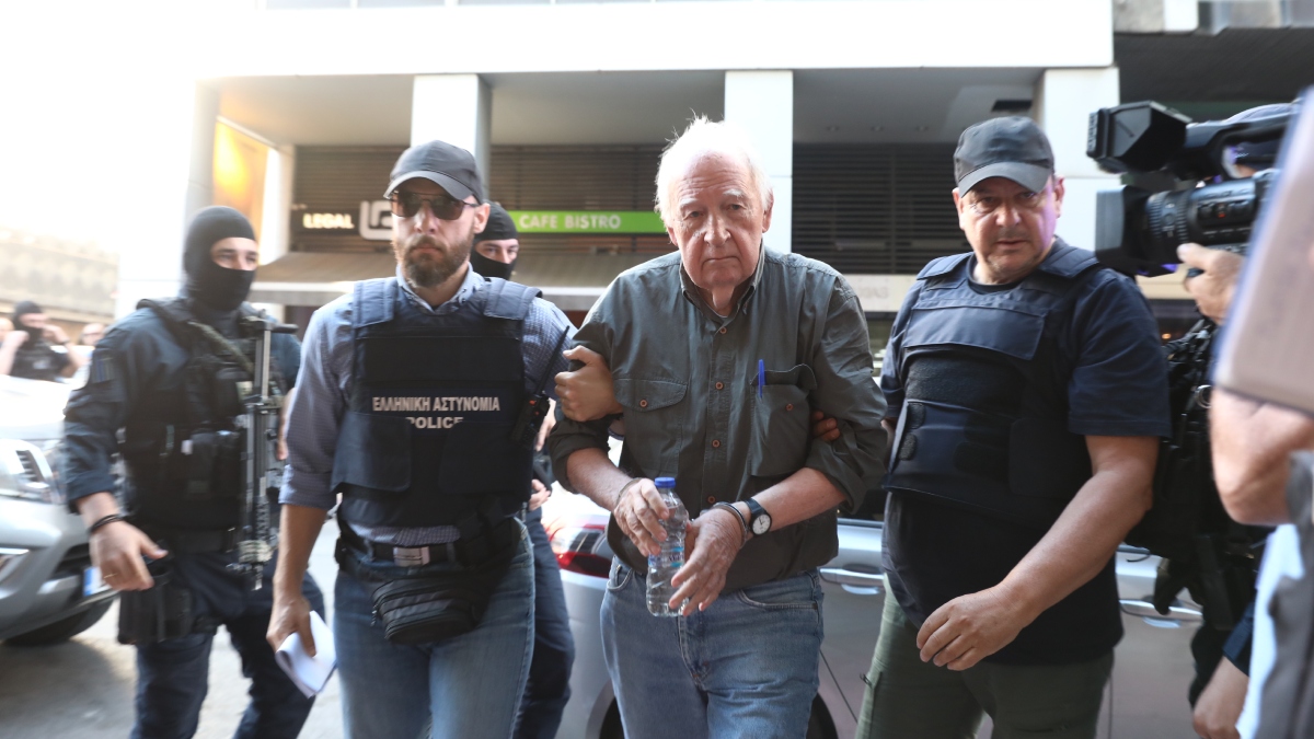 Γιωτόπουλος: Με χειροπέδες από τη ΓΑΔΑ στον εισαγγελέα για την επιστροφή του στον Κορυδαλλό