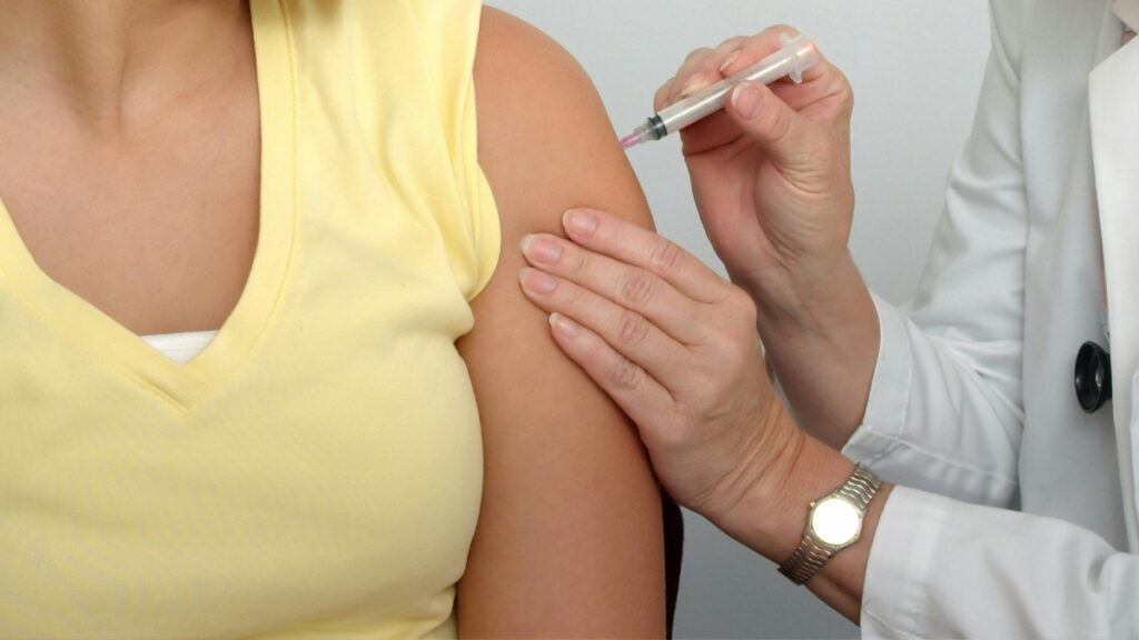 Ιστορική επιτυχία του εμβολίου HPV: Μηδενικοί θάνατοι από καρκίνο τραχήλου στις νεαρές γυναίκες στην Αγγλία