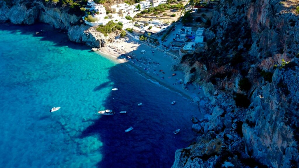 Η Κάρπαθος “πρωταγωνιστεί” στην Ιταλία ως το νησί με την “εξωπραγματική” θάλασσα
