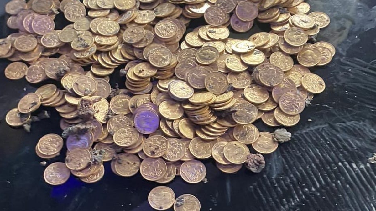 Πώς άρπαξαν 200 χρυσές λίρες αξίας 450.000 ευρώ από ηλικιωμένο στην Αθήνα – Η απάτη με τους “υπαλλήλους της ΔΕΗ”