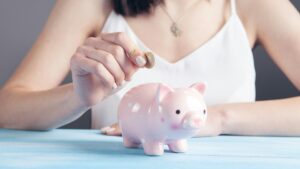 Γιατί δεν αυξάνεται το εισόδημά σου όσο δουλεύεις περισσότερο – 5 συνήθειες που σε κρατούν στάσιμο