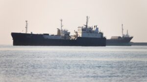 Ελεύθερη, αλλά όχι αυτόματη η διέλευση των πλοίων από τα Στενά του Ορμούζ – Οι νέοι όροι του Ιράν