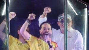 Αμπελάρδο δε λα Εσπριέγια: Ο εκατομμυριούχος δικηγόρος και “εκλεκτός” του Τραμπ που κέρδισε τις εκλογές στην Κολομβία
