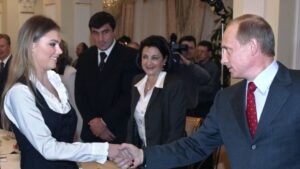 Νεκρός ο δημοσιογράφος που είχε αποκαλύψει τη σχέση Πούτιν-Καμπάεβα – Τον “έφαγαν” τα δηλητηριώδη μανιτάρια