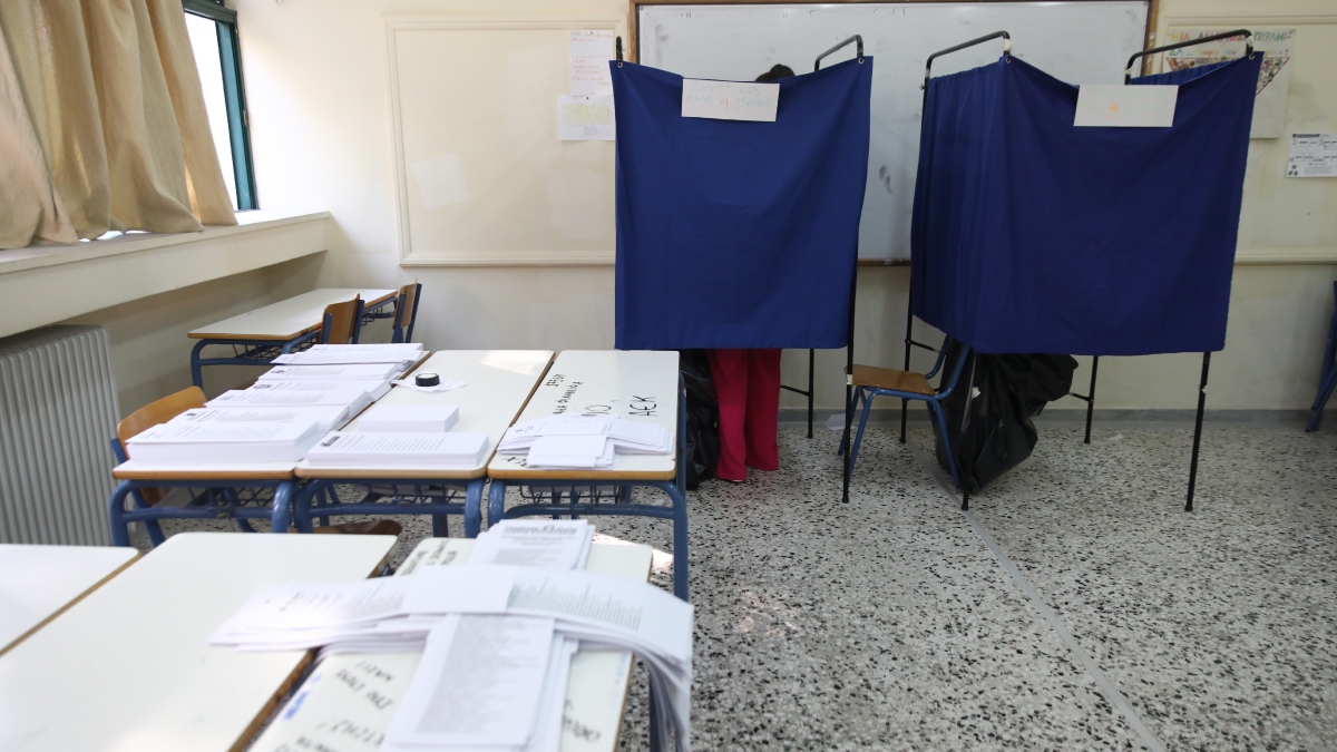 Δημοσκόπηση Interview: Ενισχυμένη η ΝΔ, εδραιώνεται δεύτερος ο Τσίπρας – “Κολλημένο” το ΠΑΣΟΚ, πτώση για Καρυστιανού