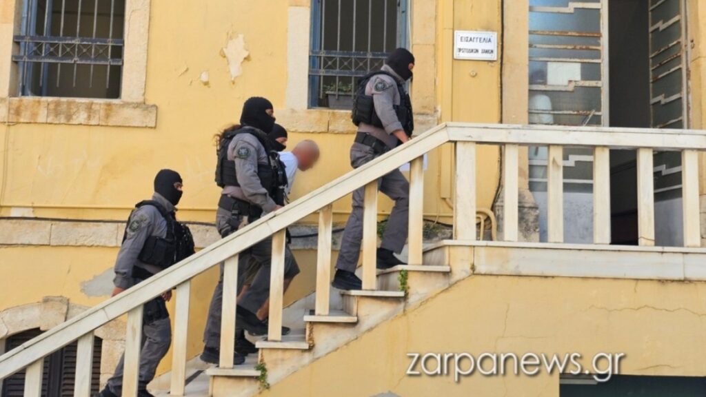 Οργή έξω από τα δικαστήρια Χανίων για τον δολοφόνο της Σταυρούλας Λεβεντάκη – “Βρωμιάρη” (βίντεο)