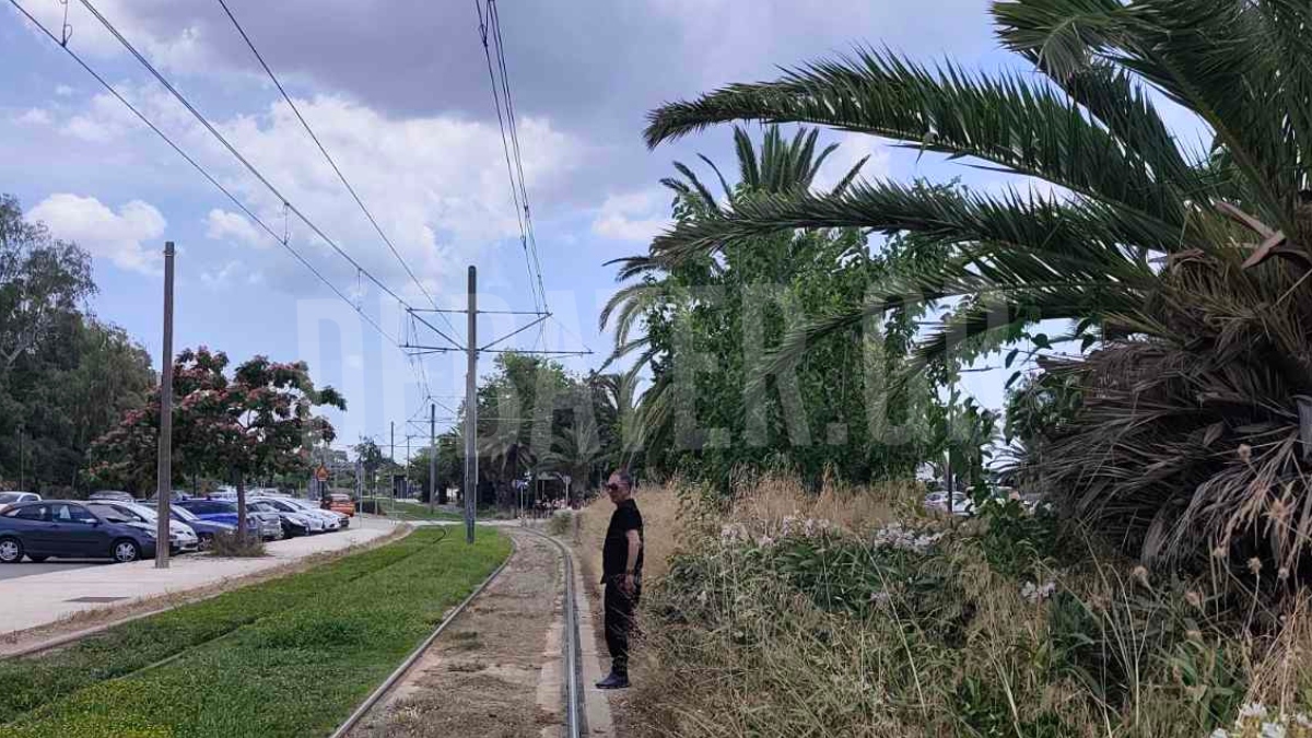 SOS από το Σωματείο Οδηγών ΣΤΑΣΥ: “Η ανεξέλεγκτη βλάστηση απειλεί την ασφάλεια του Τραμ” (Φωτογραφίες)