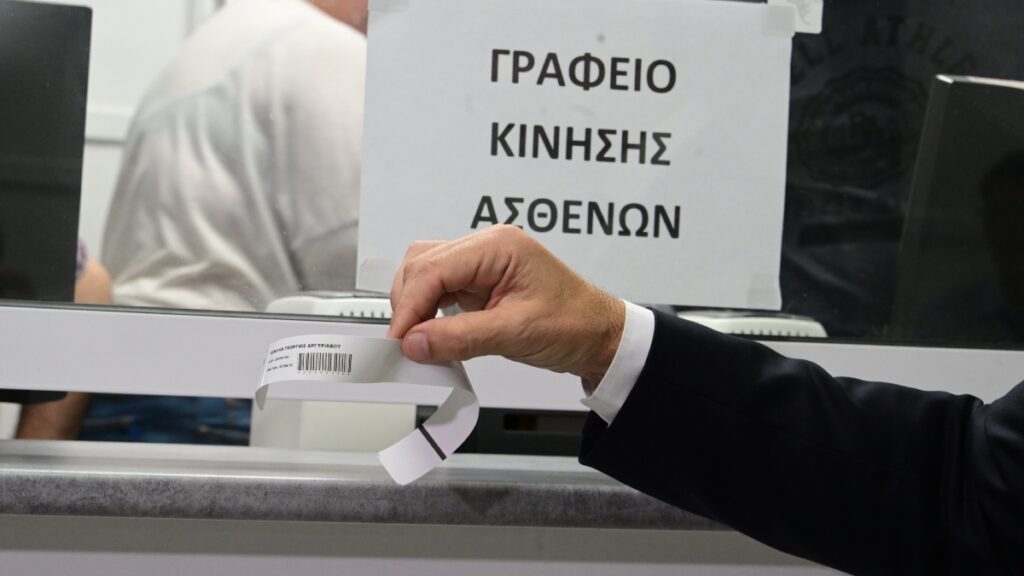 Γεωργιάδης: “Το ‘βραχιολάκι’ επεκτείνεται σε άλλα 73 νοσοκομεία”
