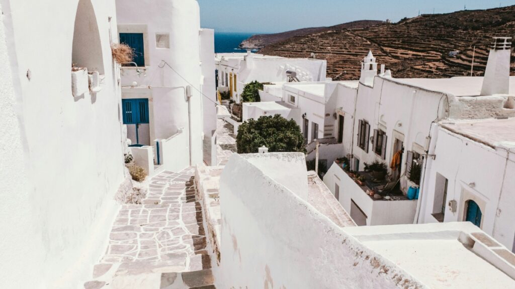 Η Σίφνος στα “διαμάντια” της Ευρώπης για το καλοκαίρι: “Παραμυθένιο νησί, ο χρόνος μοιάζει να έχει σταματήσει”