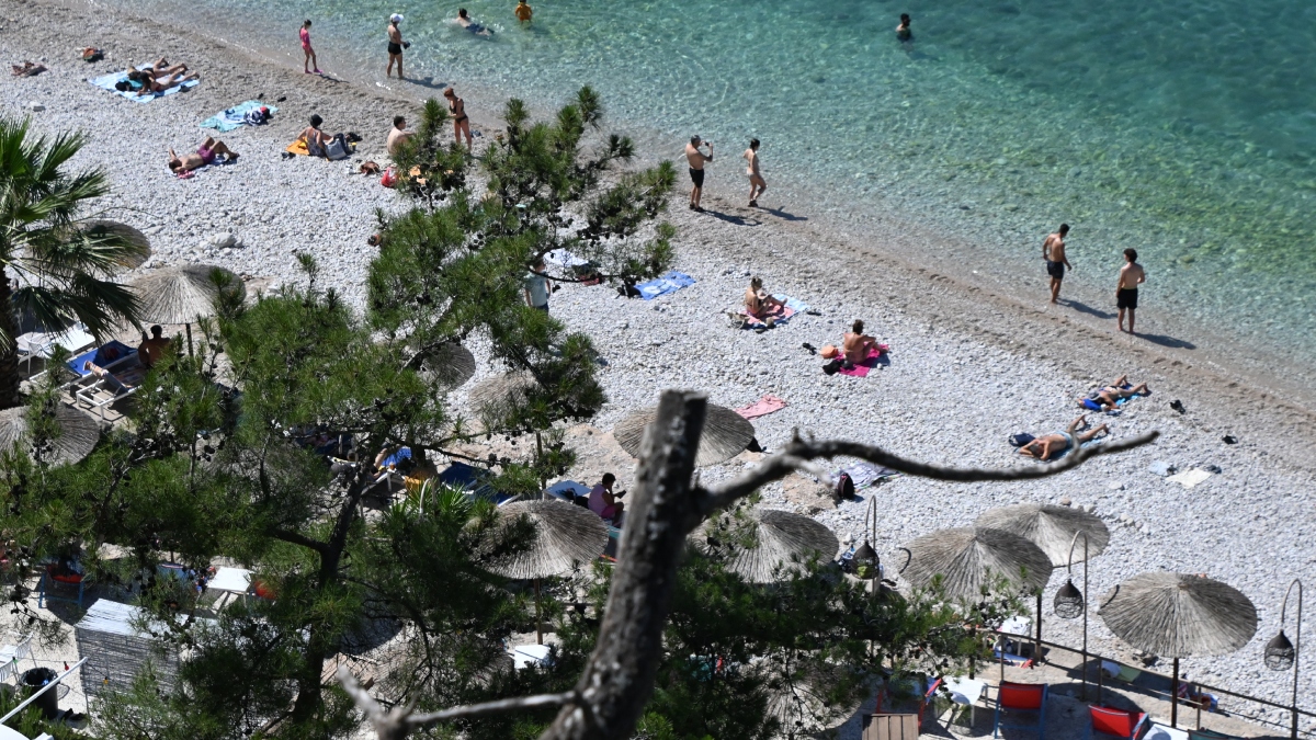 Καιρός: Ζέστη σήμερα, έως 33 βαθμούς η θερμοκρασία – Πού θα βρέξει