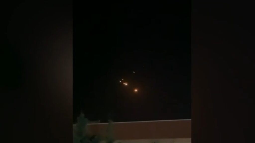 Το Ισραήλ αγνόησε τον Τραμπ και χτύπησε στόχους στο Ιράν μετά το μπαράζ πυραύλων – Εκρήξεις σε 3 πόλεις