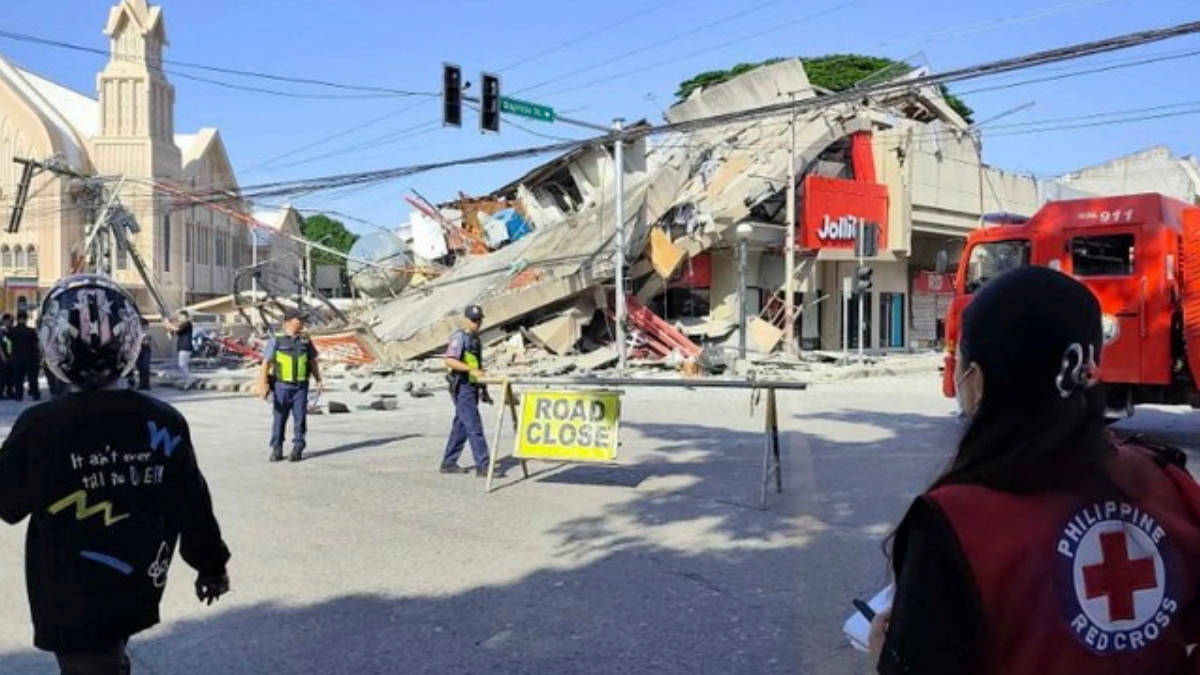 Φιλιππίνες: Σεισμός “μαμούθ” 7,8 Ρίχτερ – Τουλάχιστον 8 νεκροί, κατέρρευσαν κτίρια (βίντεο)