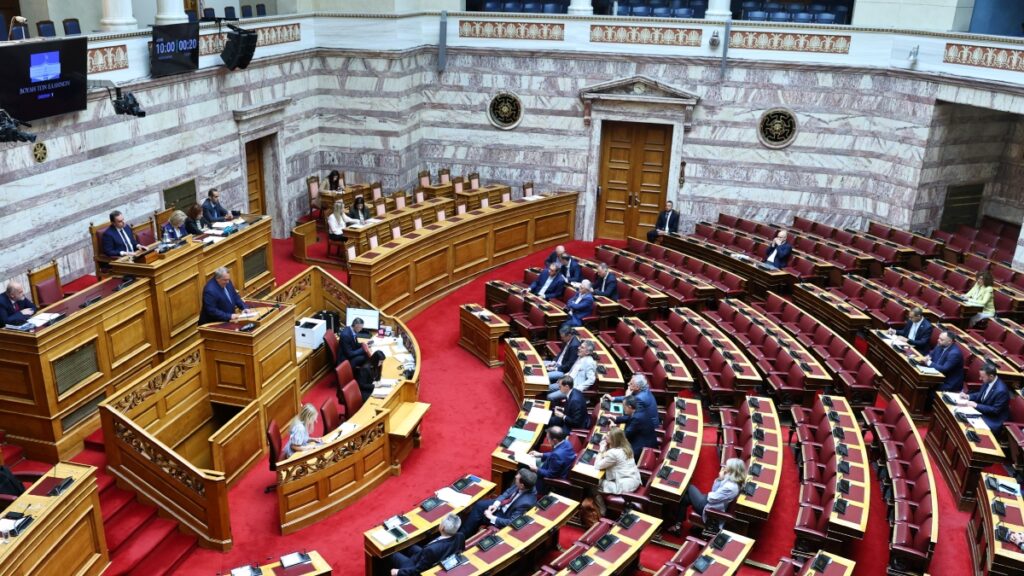 Βουλή: LIVE η πρώτη “μάχη” για τη Συνταγματική Αναθεώρηση – Συγκροτήθηκε η Επιτροπή των “42”