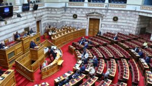 Βουλή: LIVE η πρώτη “μάχη” για τη Συνταγματική Αναθεώρηση – Συγκροτήθηκε η Επιτροπή των “42”