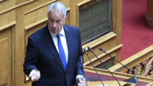 Βορίδης: “Στόχος οι επιστροφές μεταναστών – Κανείς δεν υποστηρίζει να βουλιάζουμε βάρκες”