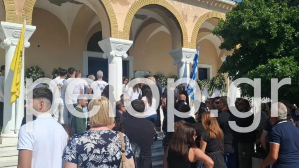 Θρήνος στο «ύστατο χαίρε» σε πατέρα και γιο που έχασαν τη ζωή τους σε τροχαίο στην Πάτρα (Φωτογραφίες)