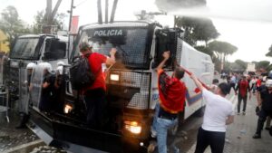 Αλβανία: Επεισόδια και μαζικές διαδηλώσεις για το πολυτελές θέρετρο του Τζάρεντ Κούσνερ (Βίντεο)