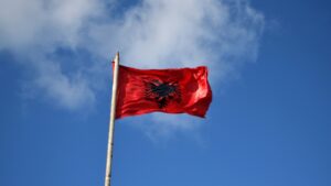 Αλβανία: Εντάλματα σύλληψης για πρόσωπα που συνδέονται με τουριστικό σχέδιο της οικογένειας Τραμπ