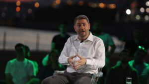 Ανδρουλάκης: «Καθολική δωρεάν πρόσβαση για όλους τους νέους έως 24 ετών σε όλα τα μέσα μαζικής μεταφοράς σε Αττική και Θεσσαλονίκη»