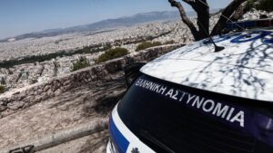Ανθρωποκυνηγητό της ΕΛ.ΑΣ. για τον “δράκο του Λυκαβηττού” που επιτέθηκε σε 22χρονη – Στήνουν παγίδες με γυναίκες αστυνομικούς ως “δολώματα”
