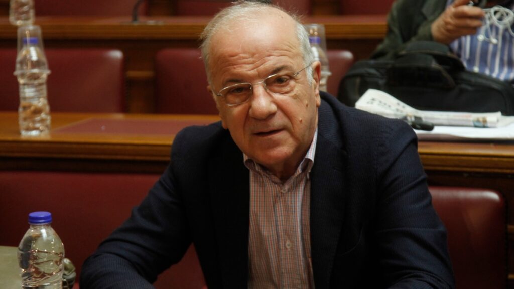 Νάσος Αθανασίου: “Πέθανε στα χέρια μου στο σπίτι μας, έδωσε αγώνα για 2,5 χρόνια με τον καρκίνο” – Συγκινεί η σύζυγός του