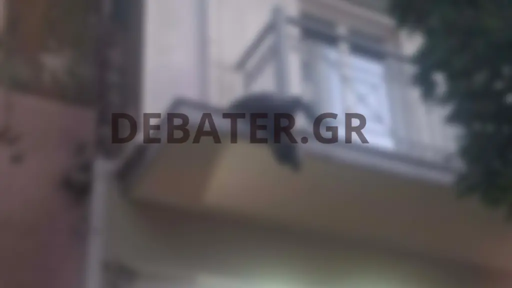 Σοκ στην Αθήνα: Σκύλος κρεμόταν νεκρός από μπαλκόνι ξενοδοχείου (Εικόνες)