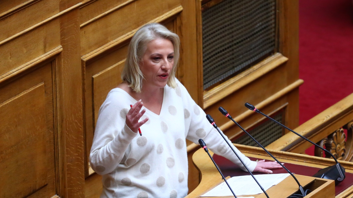 Δούρου: “Να μην μπαίνει το προσωπικό πάνω από το συλλογικό – Η μεταφορά έδρας είναι παραβίαση της λαϊκής βούλησης”
