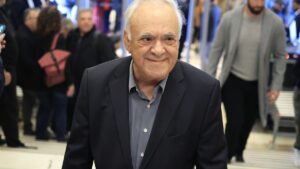 Ξανά στη Βουλή ο Δραγασάκης μετά την παραίτηση Αχτσιόγλου – Θα αποδεχθεί την έδρα ως “ανεξάρτητος βουλευτής της Αριστεράς”